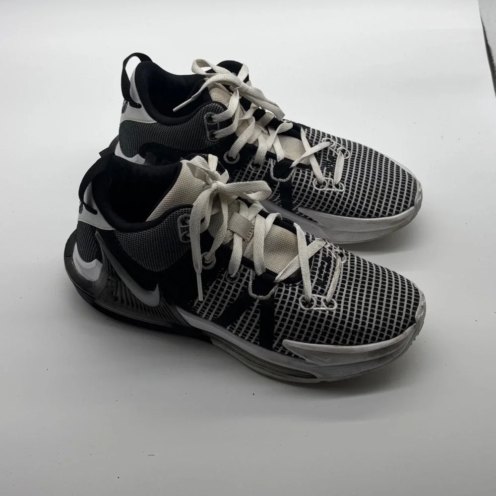 Nike LeBron Witness 7 Basketball Shoes Black White Mens 8.5